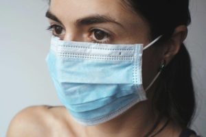 coronavirus mit maske vorbeugen